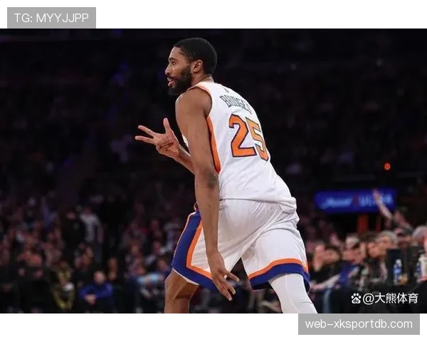 布里奇斯无球跑动制造空位，3D价值在季后赛凸显