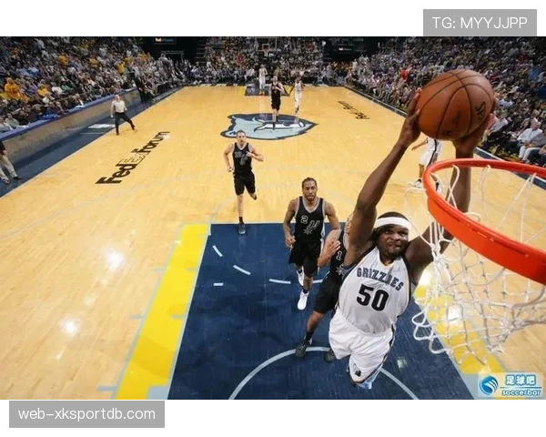 拉塞尔篮下防守主导季后赛篮板对比乔丹显著提升球队内线稳固