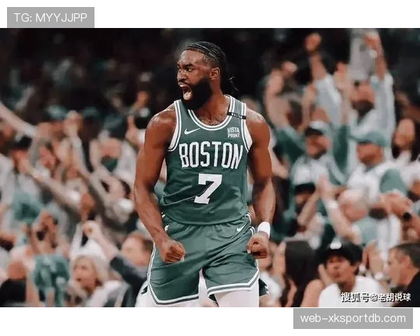 杰伦·布朗无球跑动效率提升，拉开空间能力改变绿军进攻结构