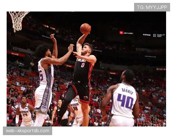 约什·史密斯突破拉开空间显著提升球队进攻效率