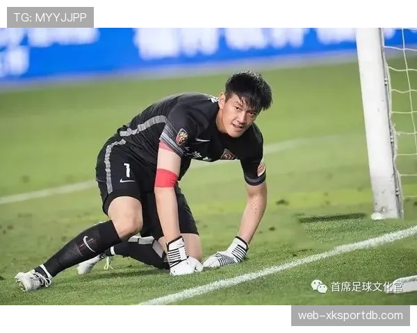 颜骏凌家的狗都喝进口矿泉水? 颜骏凌家的狗都喝进口矿泉水?
